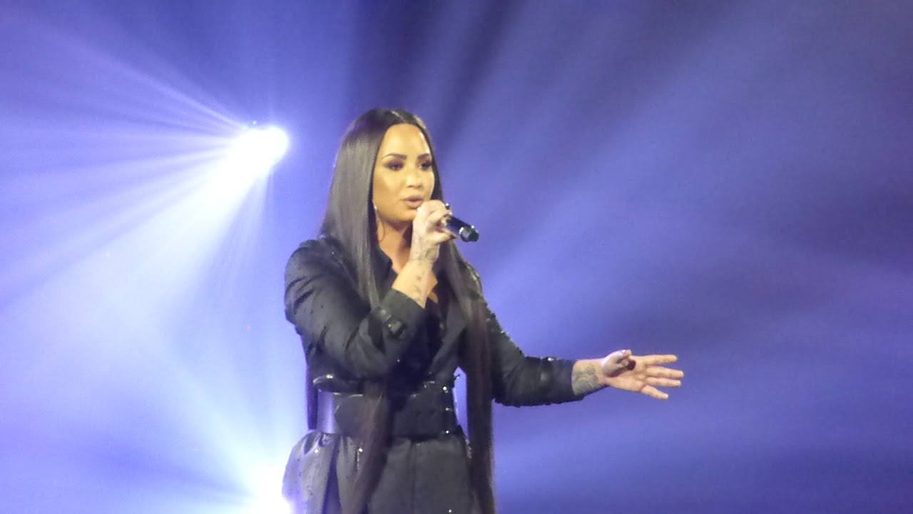 Demi Lovato - Intro + You Don't Do It for Me Anymore - Live in Paris (TMYLM Tour - 4/6/18)