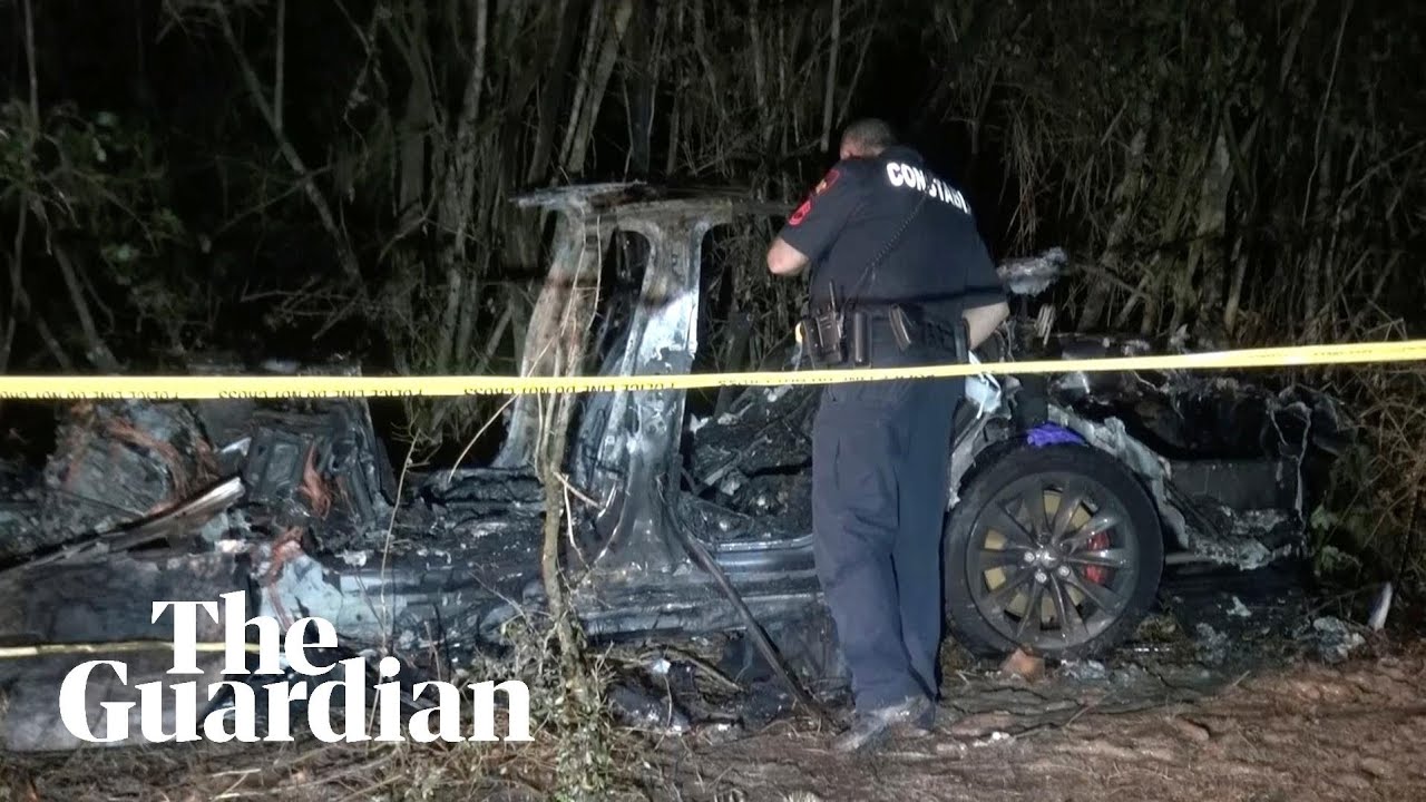 Tesla car crash had 'no-one' in driver's seat