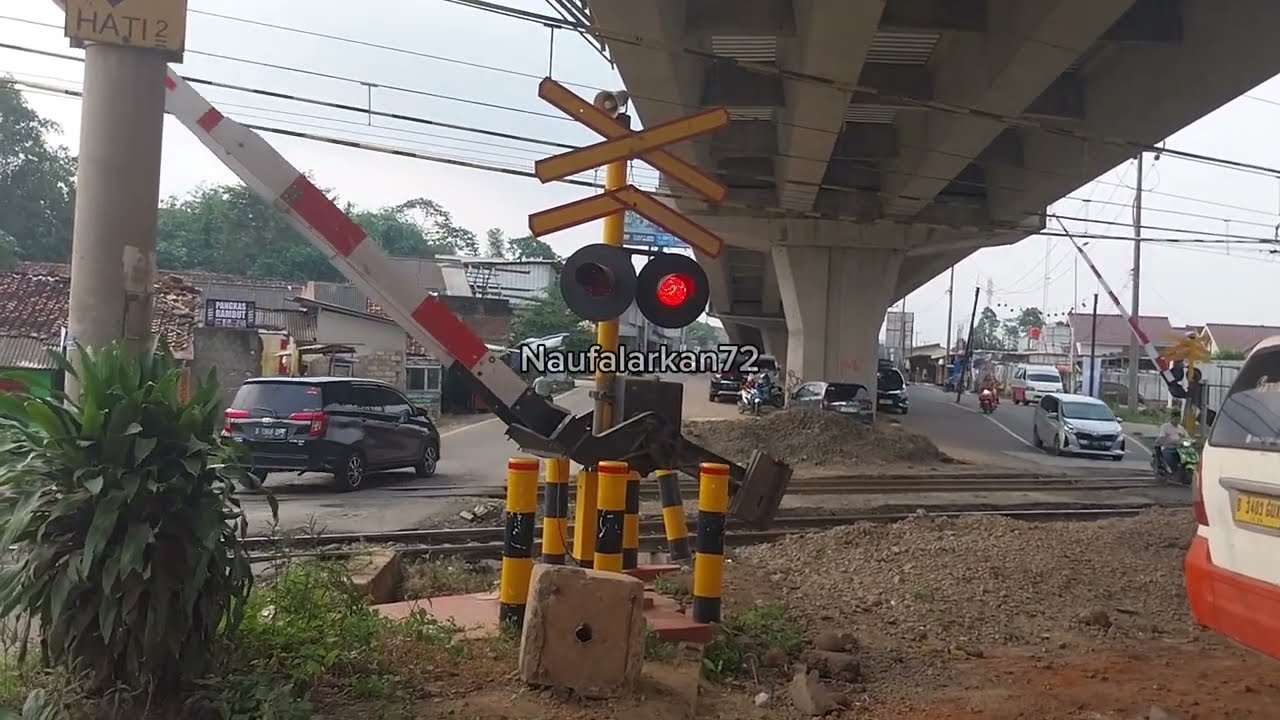 Hunting Diperlintasan kereta api Jpl 95 Stasiun Cisauk sebelum ditutup  || Arsip Lama ||