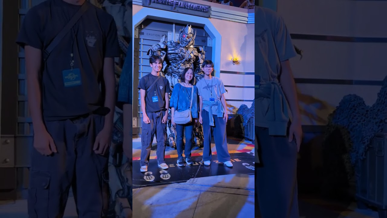 Funny Moments at Megatron Meet & Greet 11/26/25 Universal Studios Hollywood Holidays
