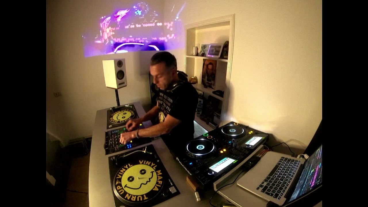 DJ Maximo - Keep Pushin' On