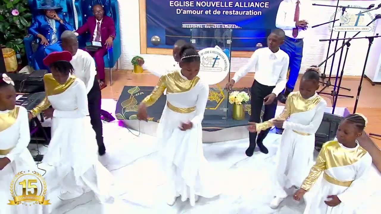 Une danse par des enfants de l'Église Nouvelle Alliance