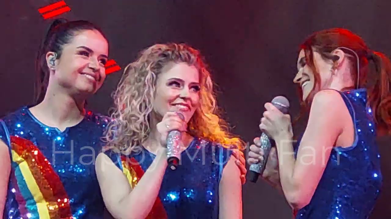 💙💛❤ OEI HANNE KRIJGT EEN BOOM ROND HAAR OREN -  2 KEER!!   K3 VLEUGELS SHOW