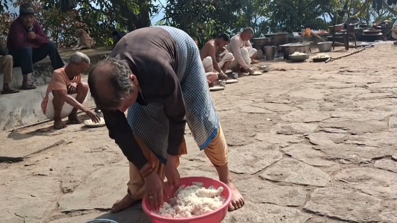 सामूहिक भोज ।