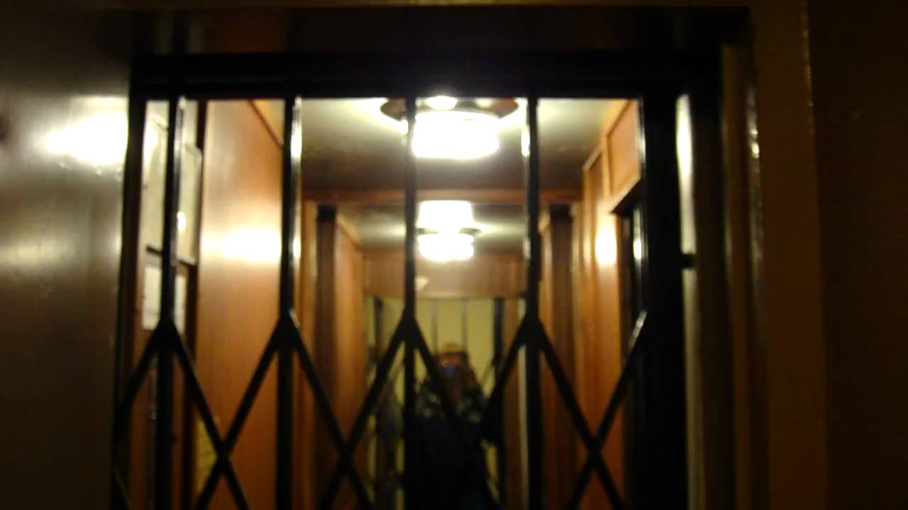 Vintage ASEA Traction elevator @ Dalapalatset (Södra Skeppsbron 4) in Gävle.