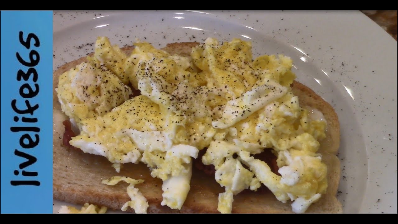 Simple Scrambled Eggs & Bacon on Toast