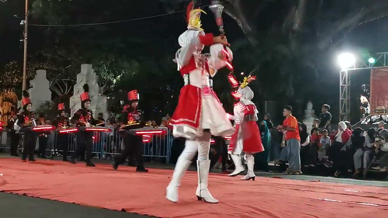 Spektakuler! Pertunjukan Ijen Marching Band III di Depan Kantor Pemkab Banyuwangi | 3