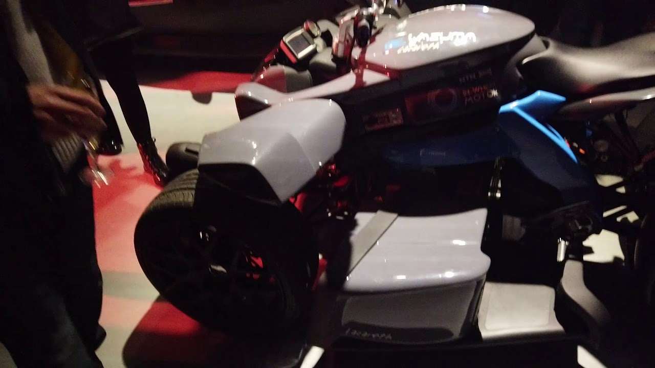 Soir&eacute;e 20 ans de Lazareth auto-moto, pr&eacute;sentation de la moto volante