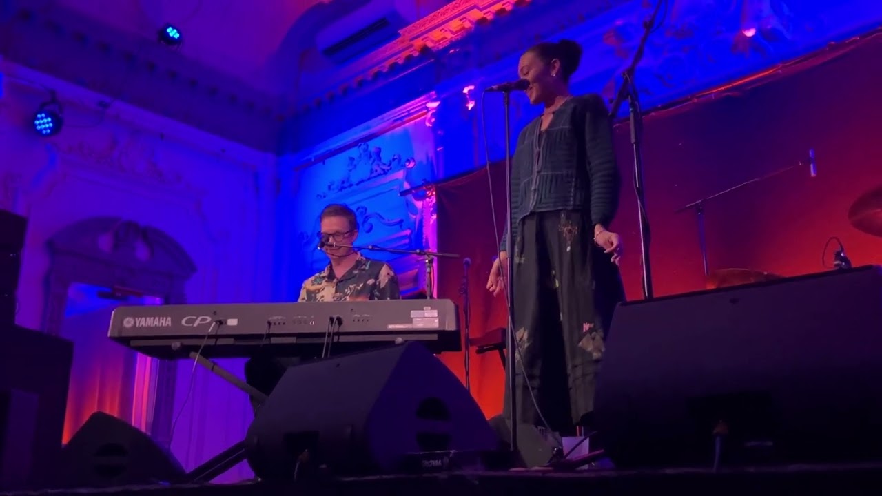 Aqualung and Olivia Dean - Dangerously Easy (aka Space Whale), Bush Hall (Shepherds Bush) 25/11/2022