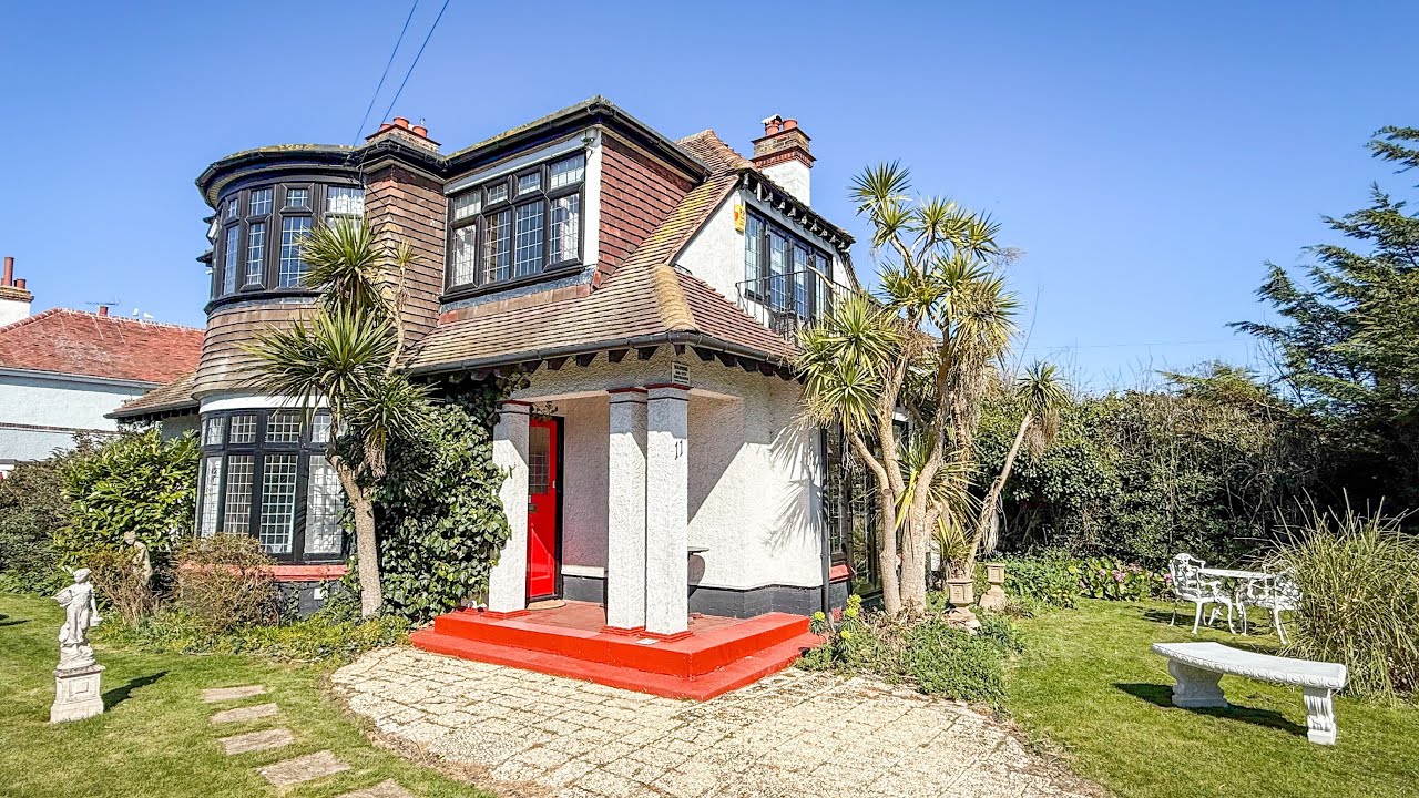 CHARACTER HOME JUST 150 METRES FROM BEACH IN PRESTIGIOUS EAST CLACTON