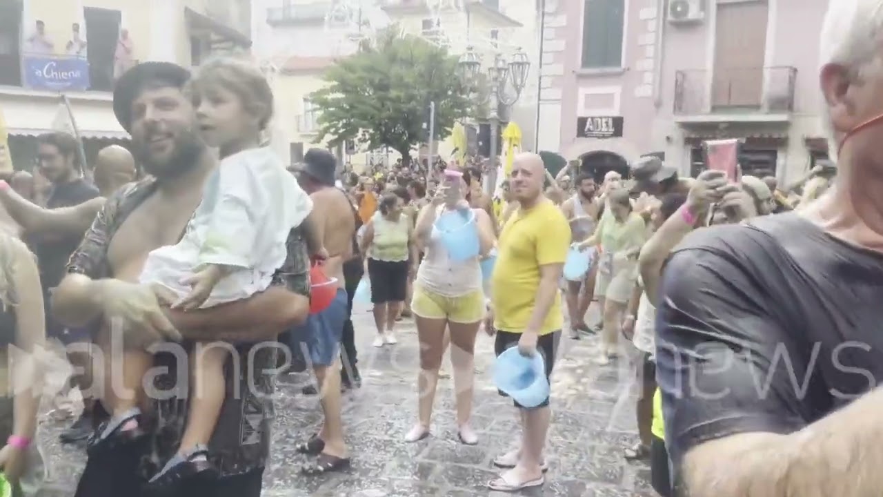 'A Chiena 2024: grande tripudio per la festa dell'acqua a Campagna