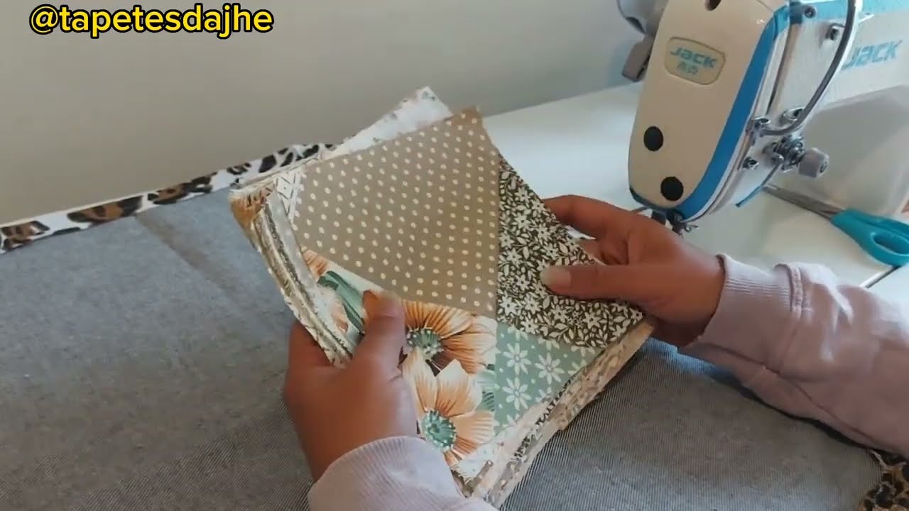 COM QUADRADRINHOS DE 17X17 FIZ ESSE LINDO TAPETE/PASSO A PASSO COMPLETO/TAPETE DE BIQUINHOS/JHE