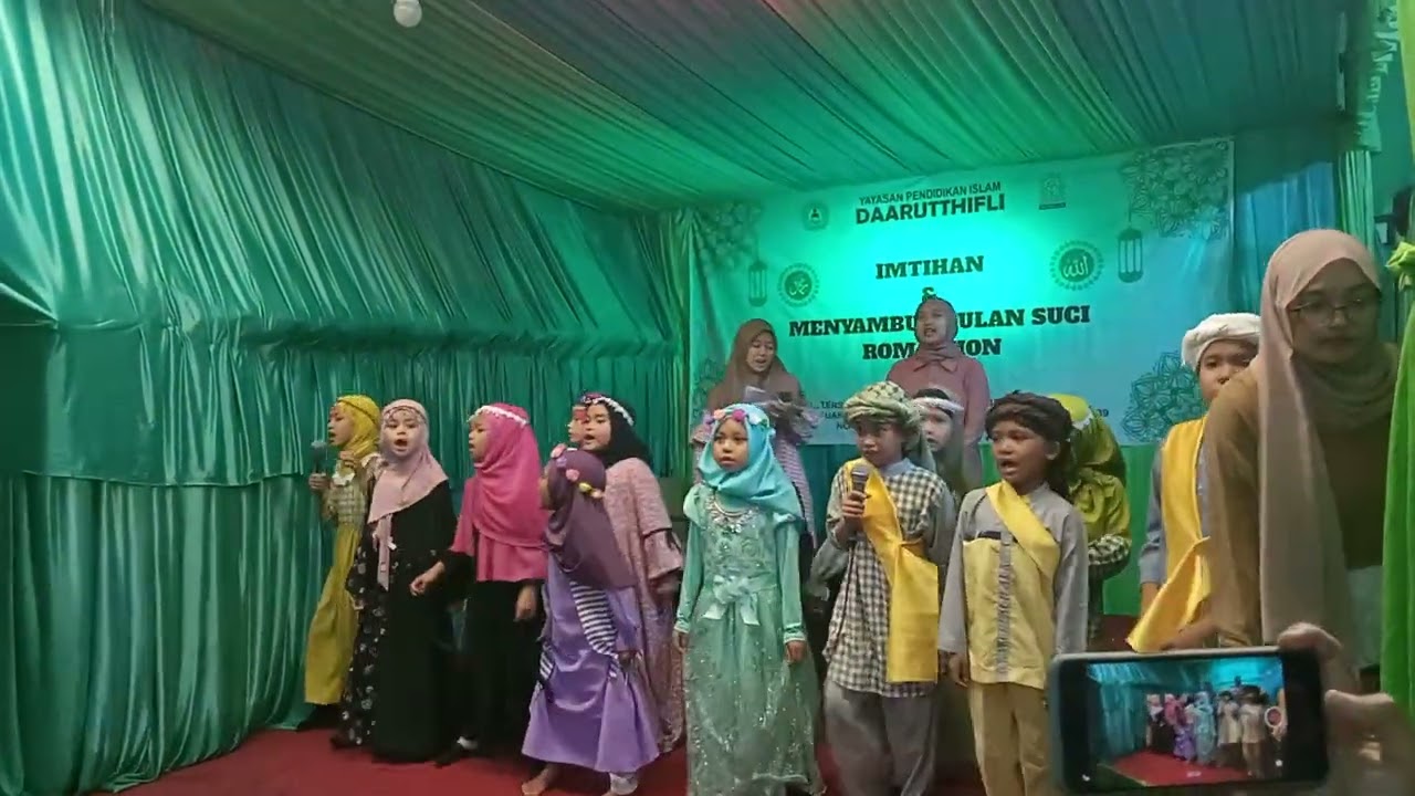 Ade Khansa (Asmaul Husna)