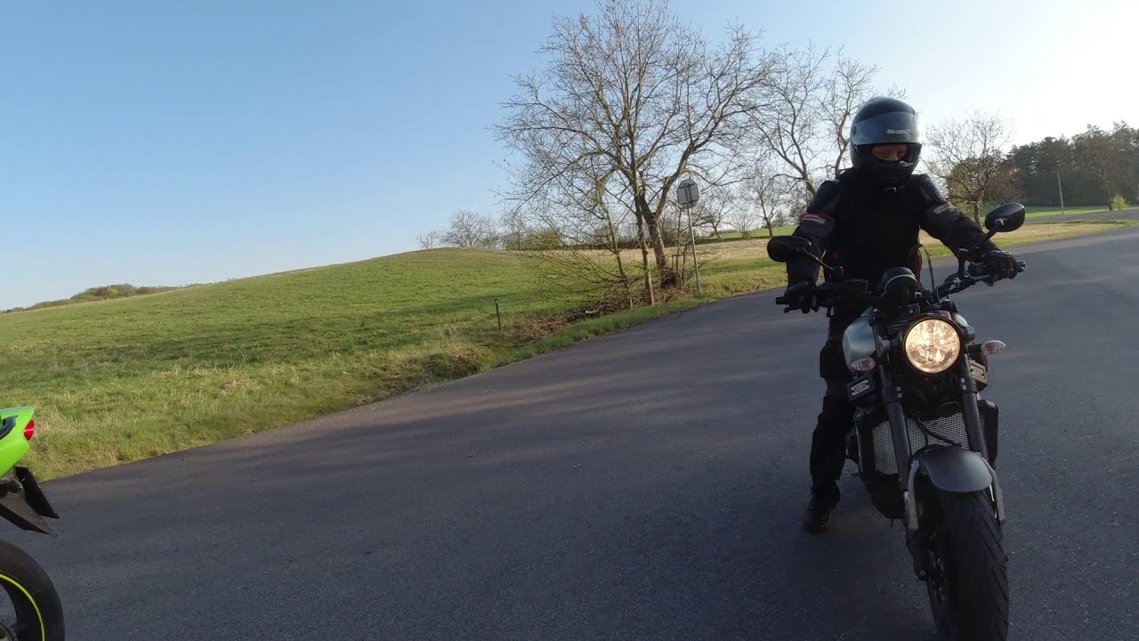 Suzuki GSR 600 and Kawasaki ZX9R, Yamaha XSR900, Honda Varadero 2/2