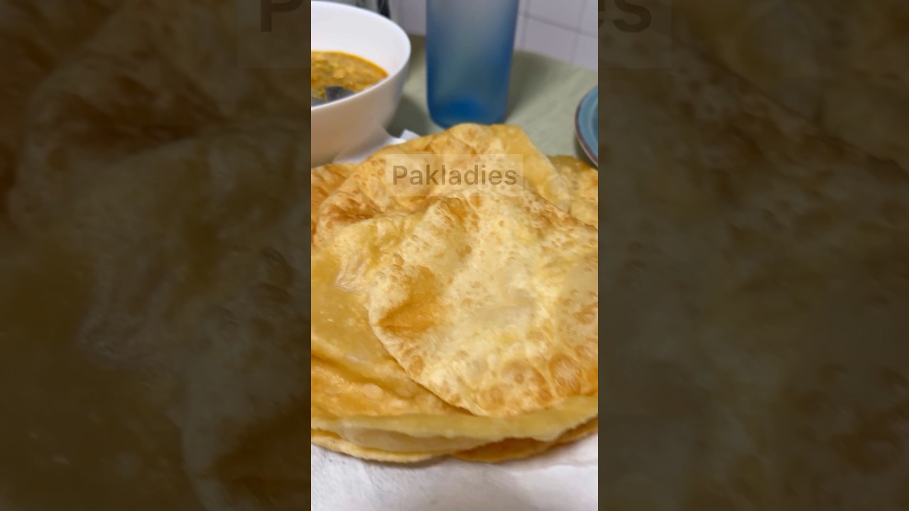 Soft and Fluffy Poori Recipe نرم اور پھولی ہوئی پوری #shorts #youtubeshorts #pakladiesvlog