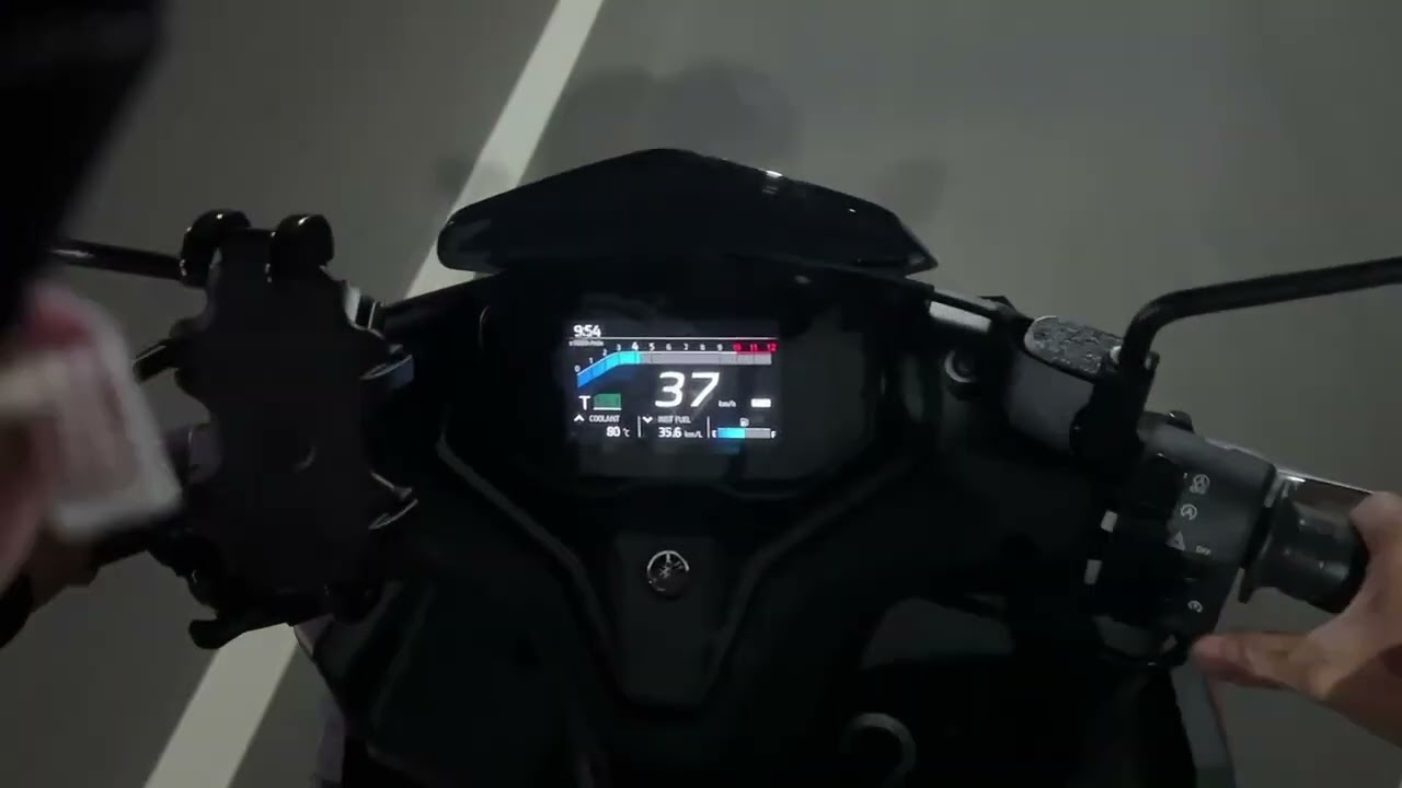 20260208，夜晚試駕 AEROX 155 SP YECVT（TURBO），T&S mode, 1_2_3切換，鎖檔與解除，放手也不偏擺，停紅燈靠擋煞，碰碰碰，路人：這車壞了，（原13）