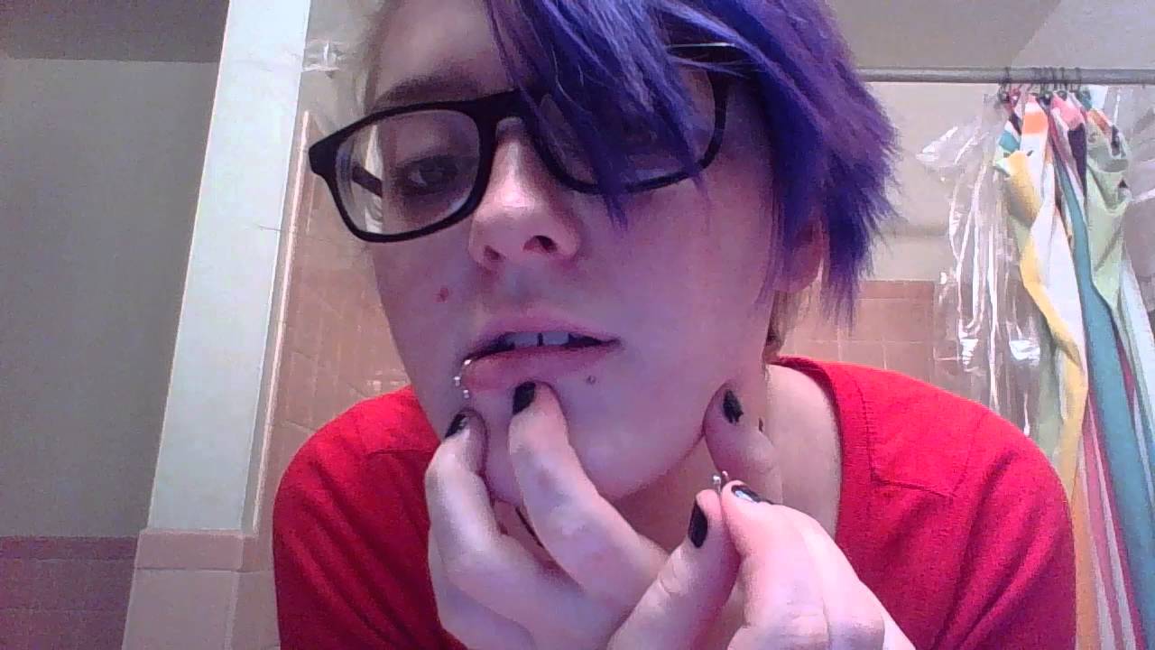 how to change a stud to a houseshoe (lip ring)