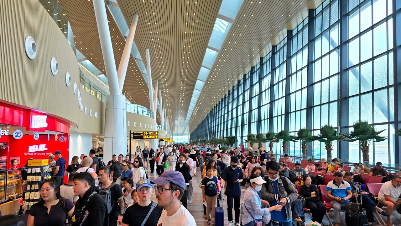SỐC CẢNH TƯỢNG Ở SÂN BAY TÂN SÂN NHẤT ĐẦU NĂM MỚI ,NHỮNG ĐIỀU VIỆT KIỀU NÊN BIẾT Ở BÊN TRONG SÂN BAY