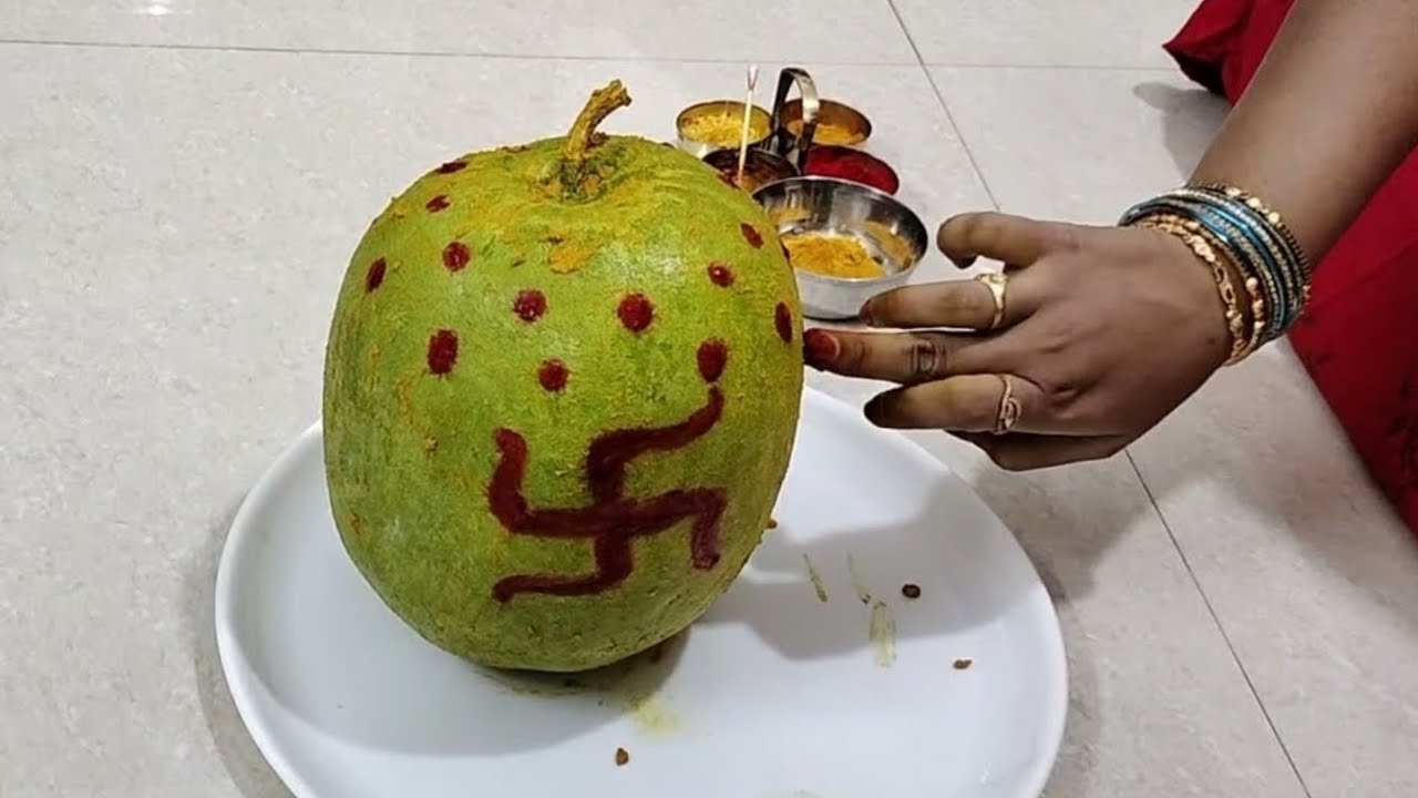 దిష్టి గుమ్మడికాయ గుమ్మానికి ఎప్పుడు,ఎలా ఎందుకు కట్టాలి || Gummadikaya ela kattali