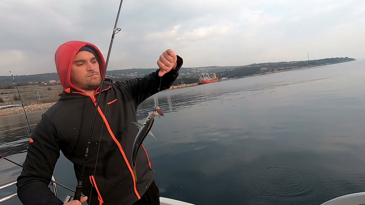 Šaruni, s barke kančanica i jig, s obale a volo i spin