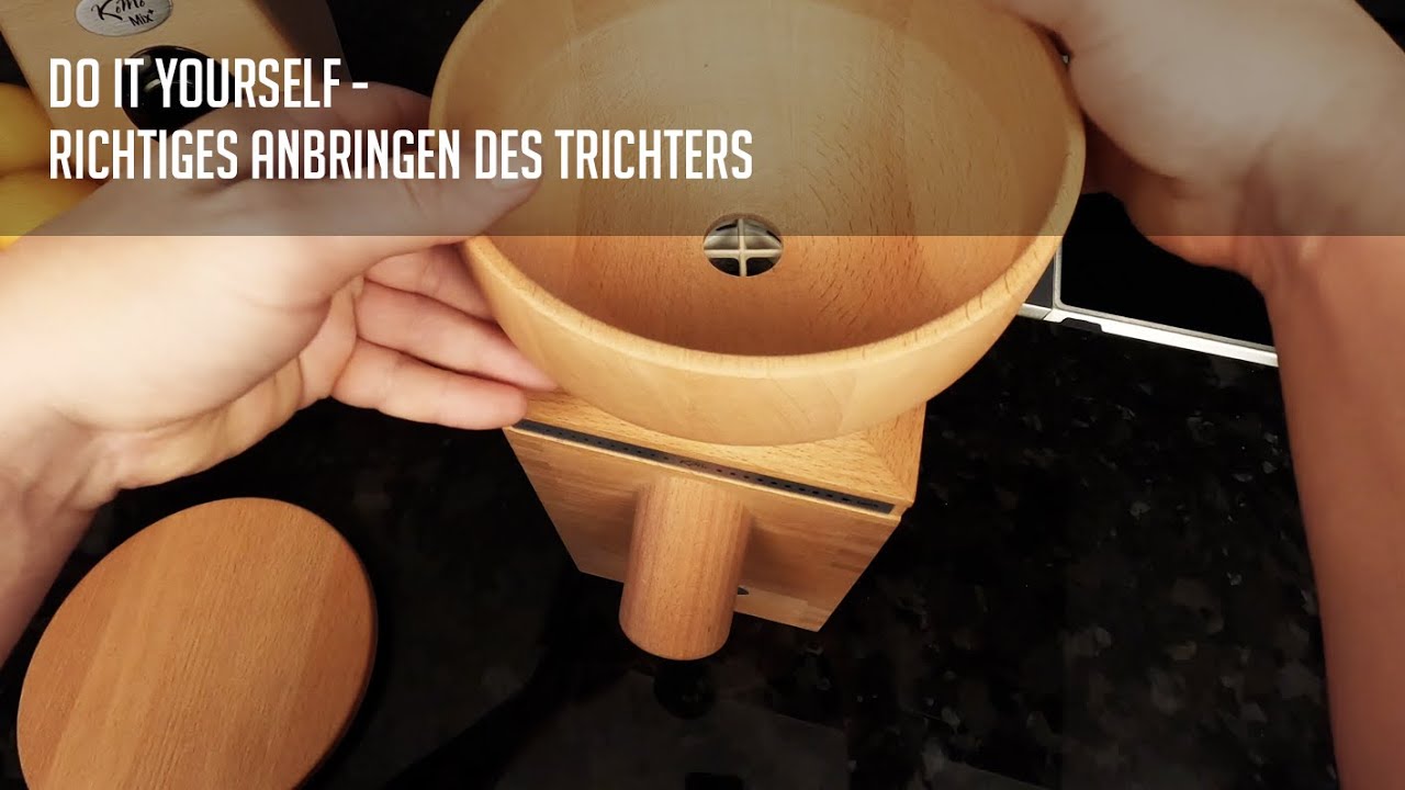 KoMo DIY - Den Trichter richtig auf der M&uuml;hle anbringen.