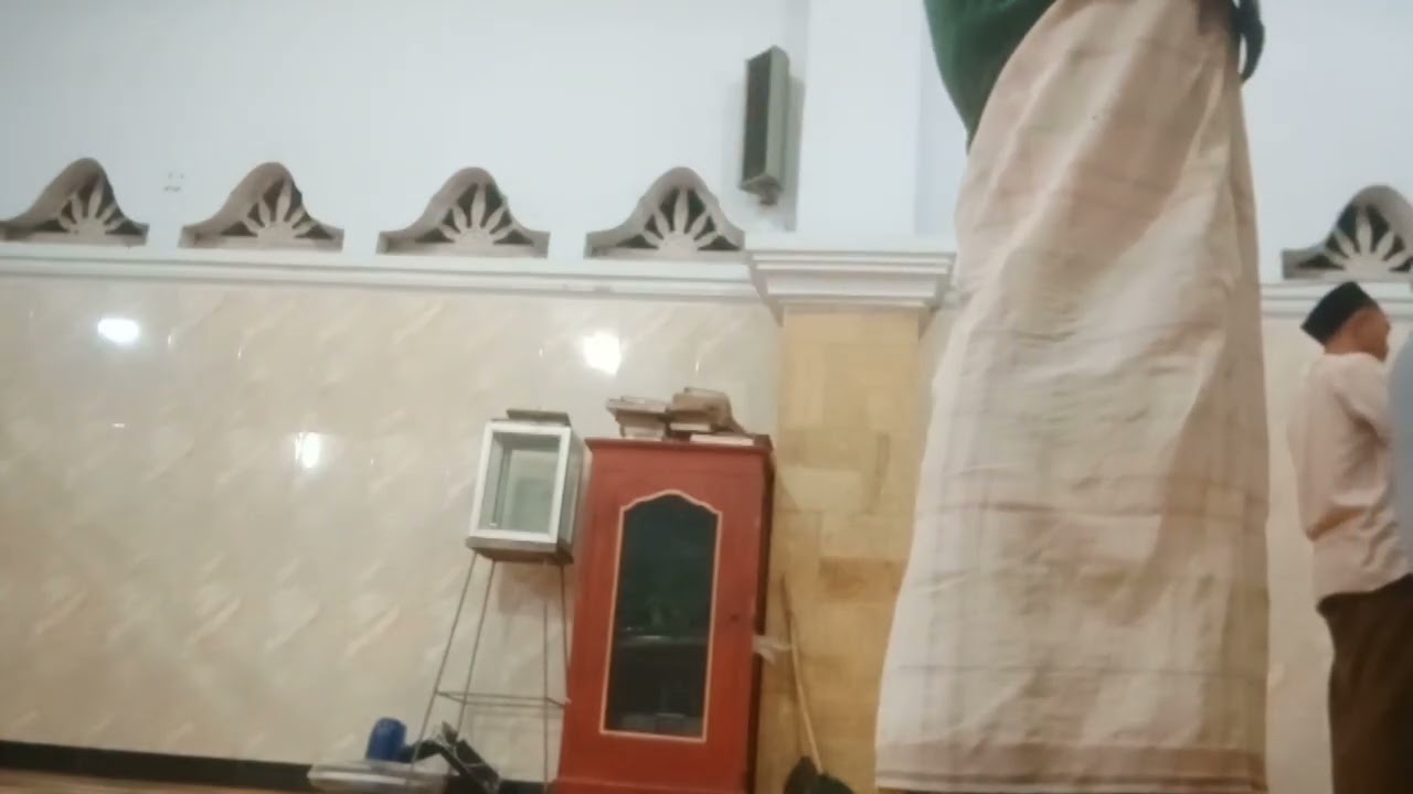 Sholat traweh berjemaah di masjid #@bang ali deso