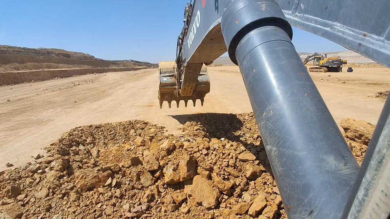 #video backhoe digging excavator caterpillar 480&Volvo cat350 4k mining opening Tasmishan loading 