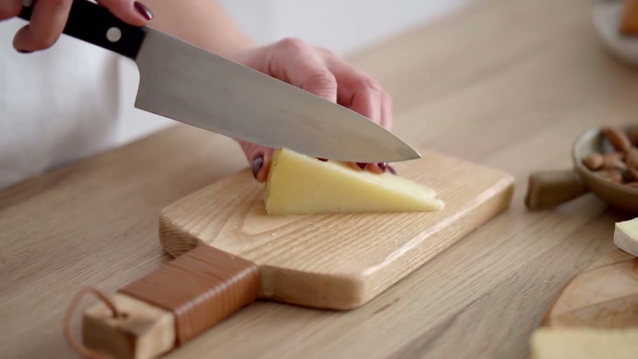 Autoridades sanitarias retiran del mercado queso Monteverde contaminado con una bacteria