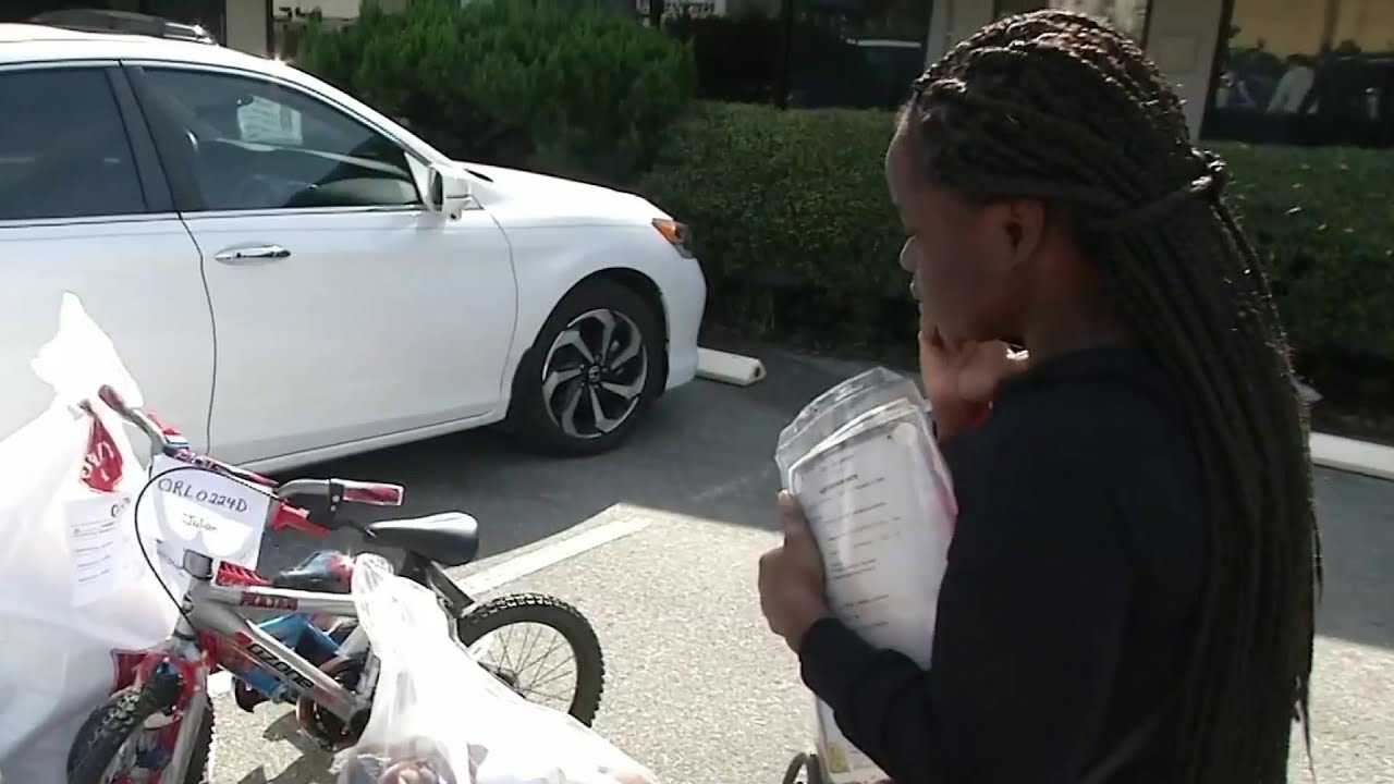 Mother of 7 picks up gifts on Angel Tree distribution day
