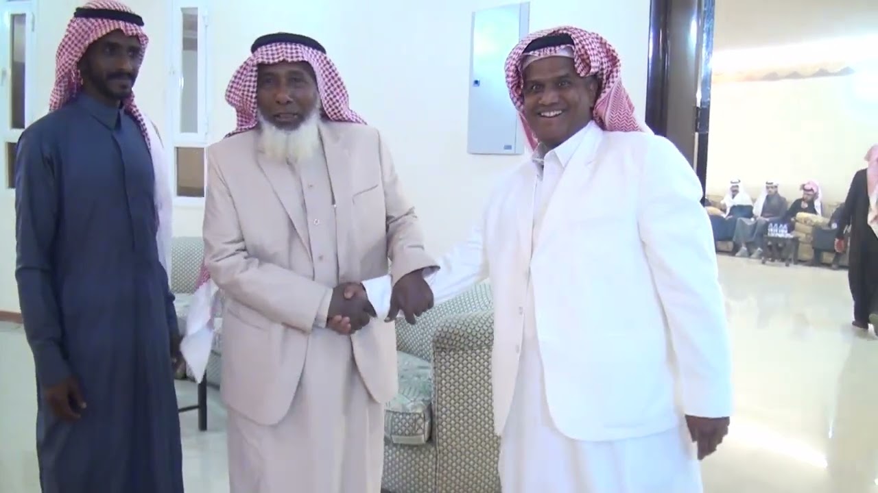 كرامة الاستاذ / عبدالرحمن بن شطفان واخوانه وابنائهم  بمناسبة شفاء والده وعمه