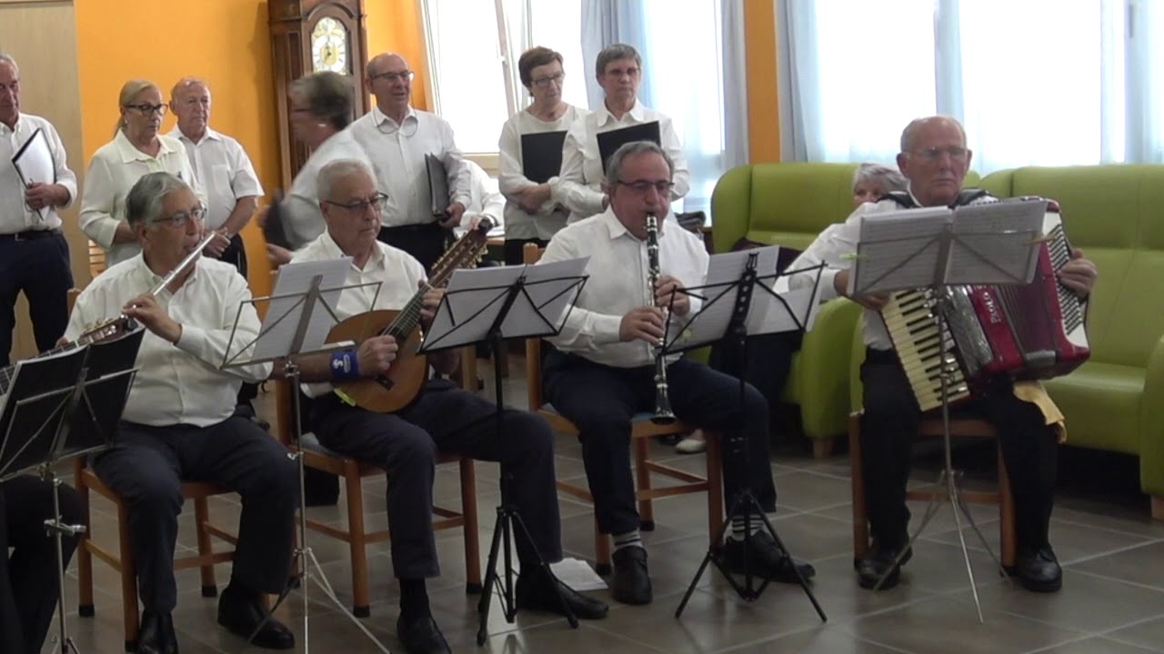 CORO Y RONDALLA A. H. DE SANGÜESA  EN22 052019 EN RESIDENCIA DE MAYORES