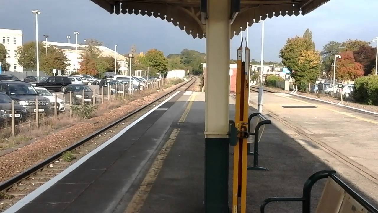 Trains at: Chippenham, GWML, 12/10/15