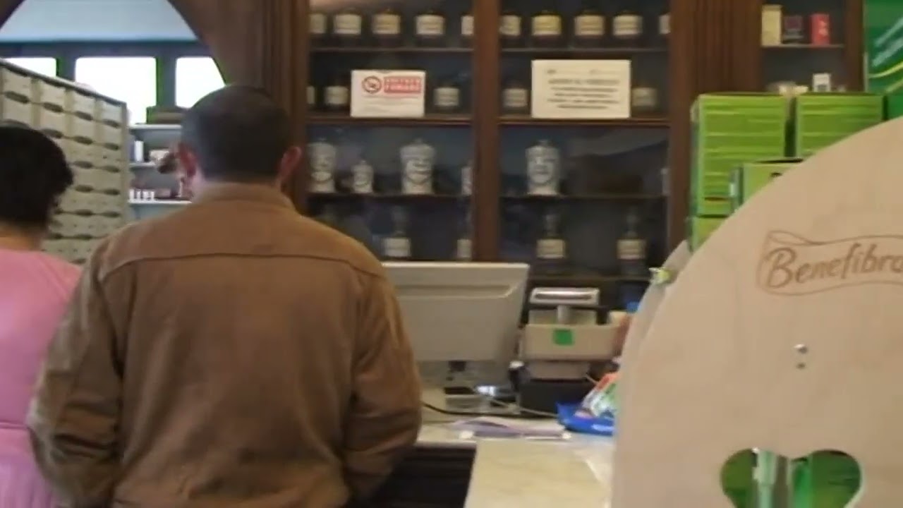 il ritiro dei medicinali in farmacia si può fare senza ricetta: con la sola carta sanitaria