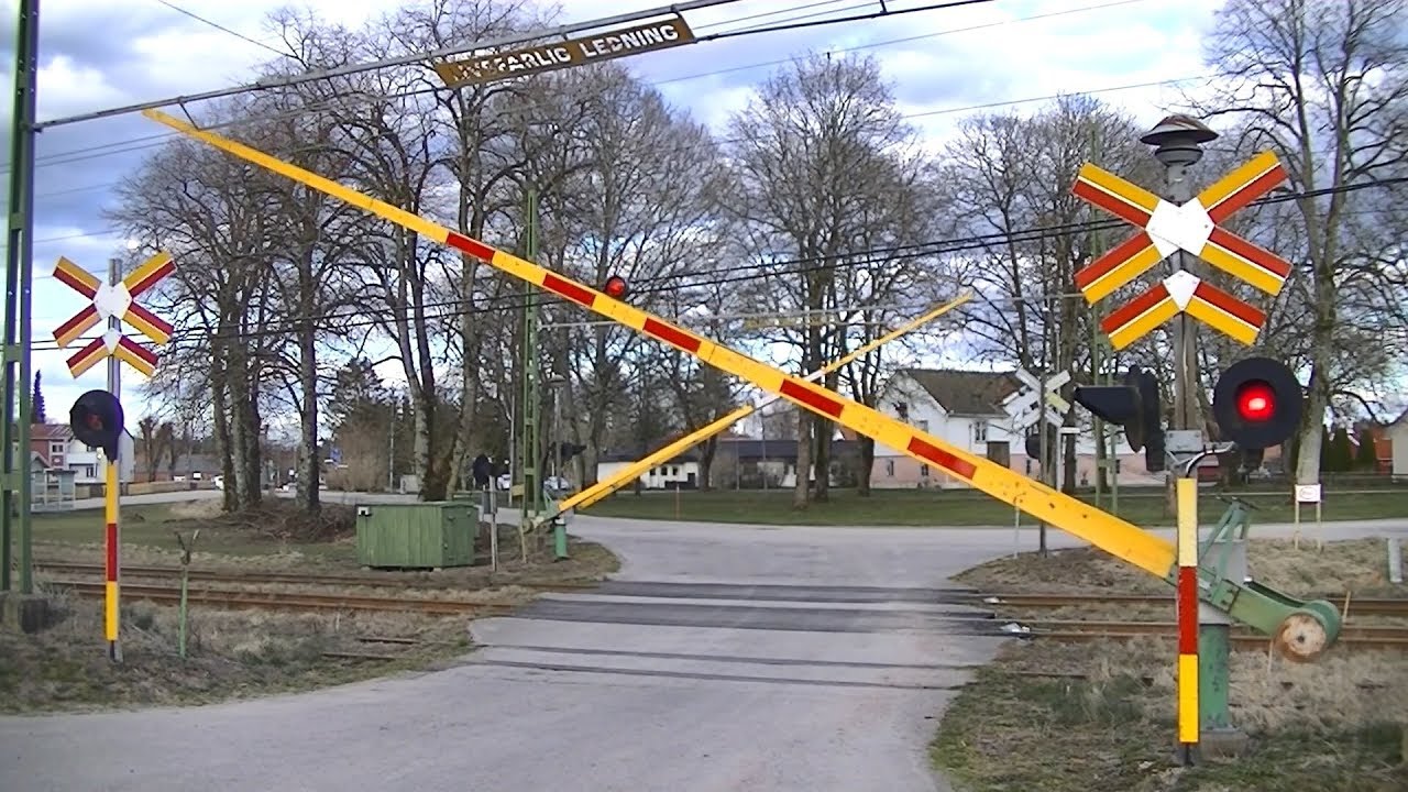 Spoorwegovergang Ljung (S) // Railroad crossing // Järnvägsövergång