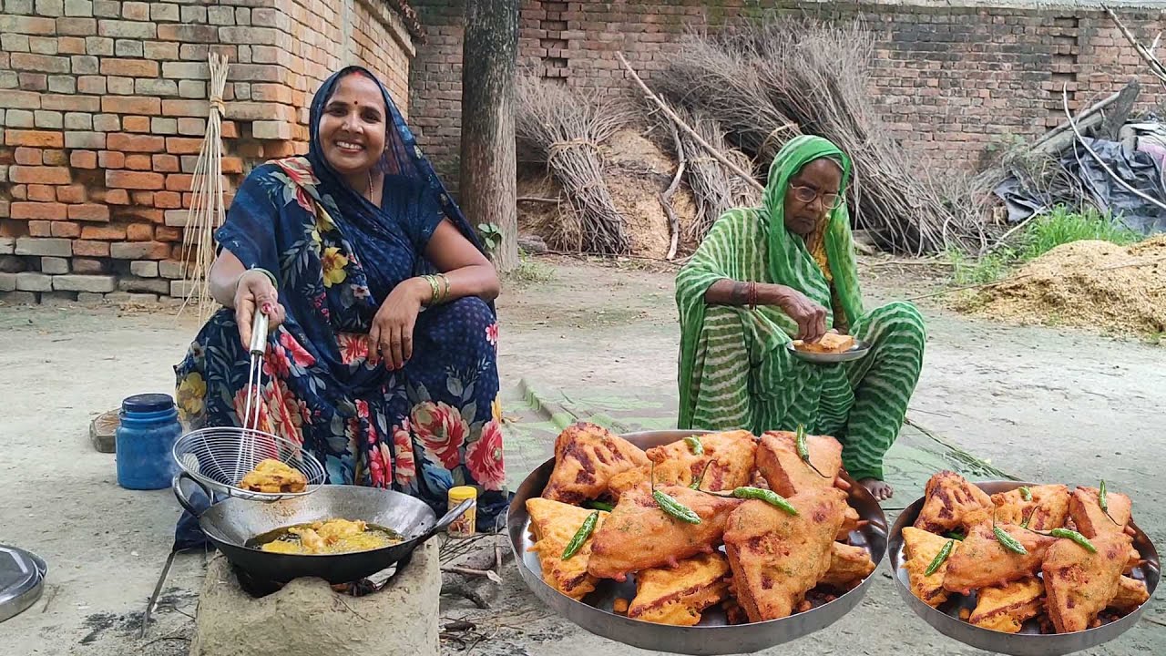 बरसात के मौसम में जब हो दुकानें बंद और चटपटा खाने का मन करें तो झटपट बनाये घर पर ब्रेड पकौड़ा