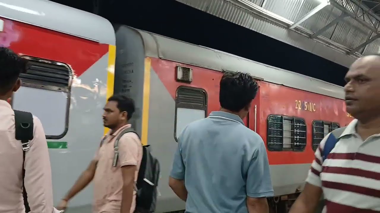 Shandaar journey prayagraj to new delhi 