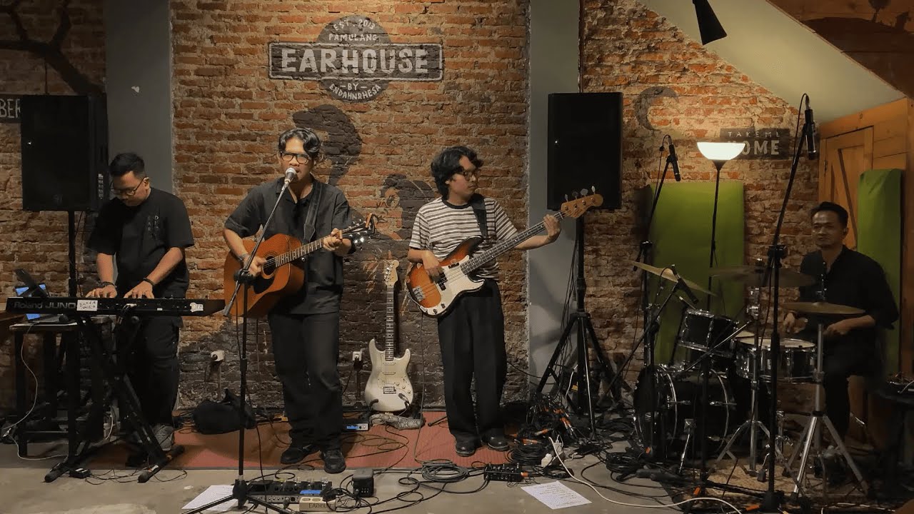 SANTO NASH - Maafkan Aku Tak Bijaksana - Live at Earhouse