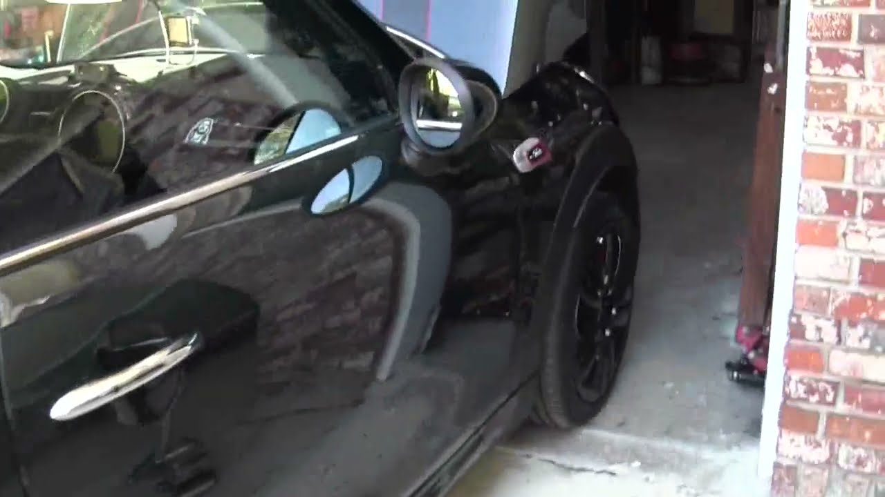 Замена масла в Mini Cooper 2-дверный хардтоп 2016 года выпуска от John Cooper Works.