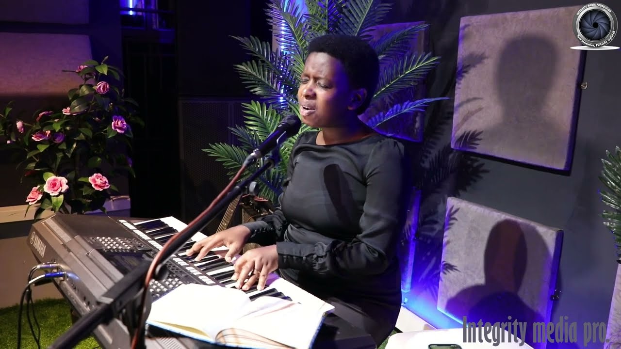Ayi Data wo mu ijuru (411/Gushimisha) Covered by By Iryabera Trinitas(Jehovahjireh choir singer)