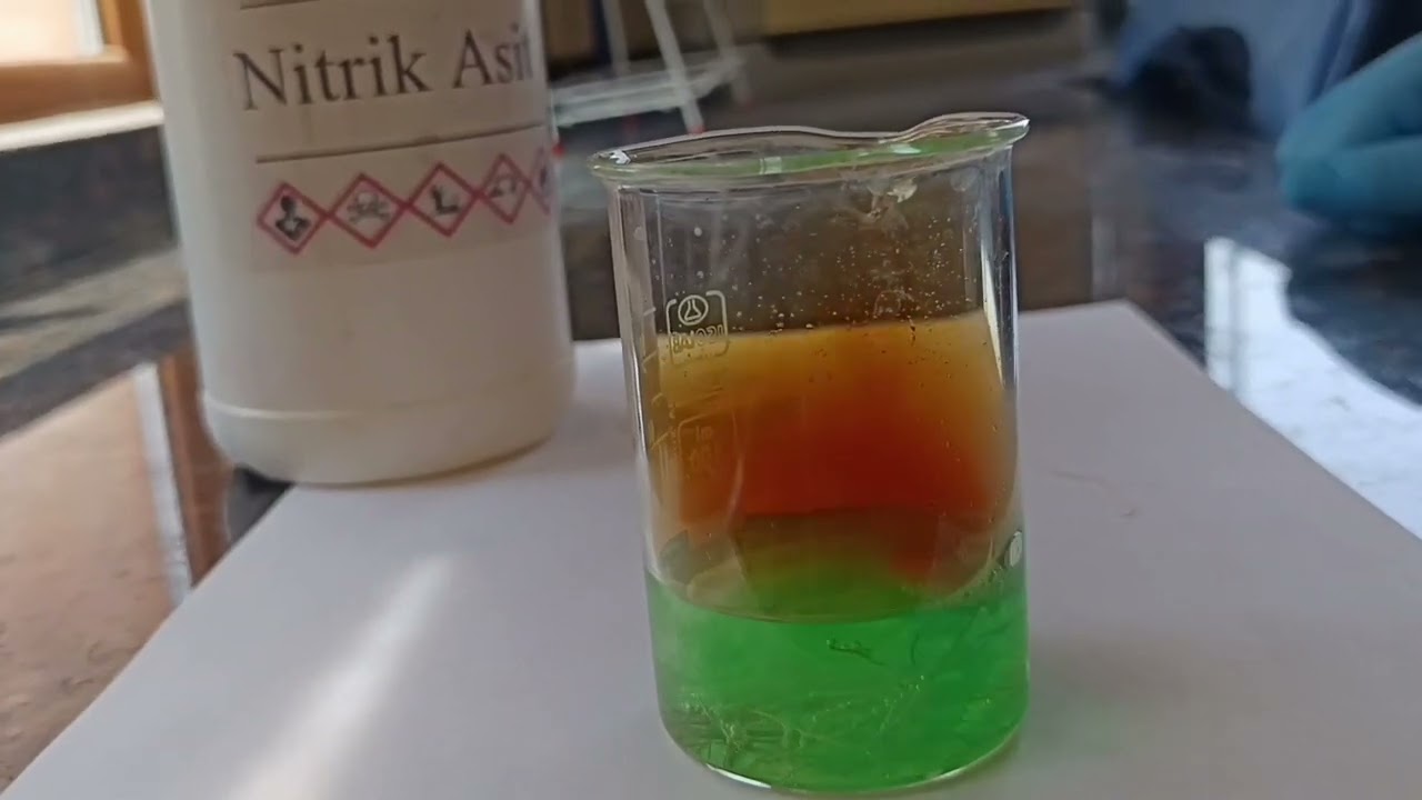 تفاعل حمض النيتريك مع النحاس  Nitric Acid Reaction with Copper: An Amazing Experiment