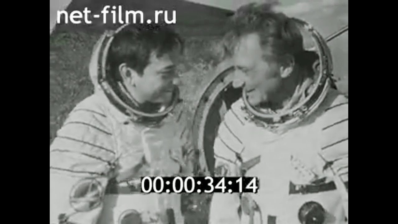 1978г. Москва. награждение космонавтов. В.Ф. Быковский, Зигмунд Йен (ГДР)