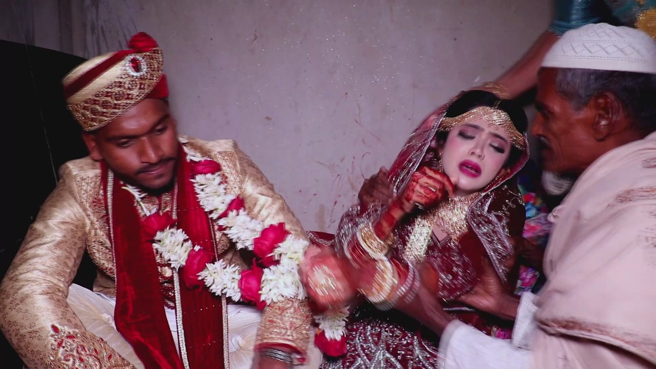 দেখেন মেয়েটা কত কান্নাকাটি করতেছে বিয়েতে 