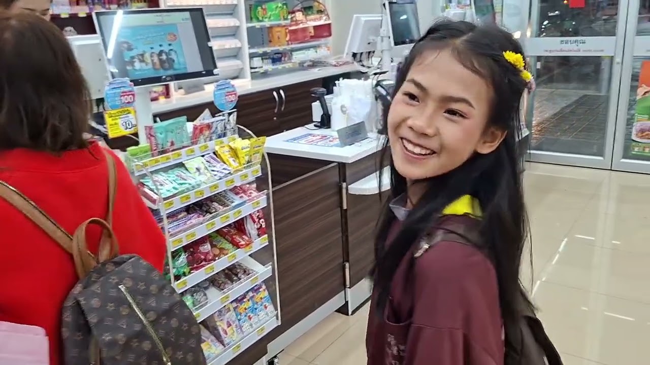 ลงไลฟ์แล้วเจ้หลอยอยากไปตรวจกิจการ #บ้านศรีวิไล #ธิดาลาวศรีวิไล #เคศรีวิไล #ศิษย์พี่ 
