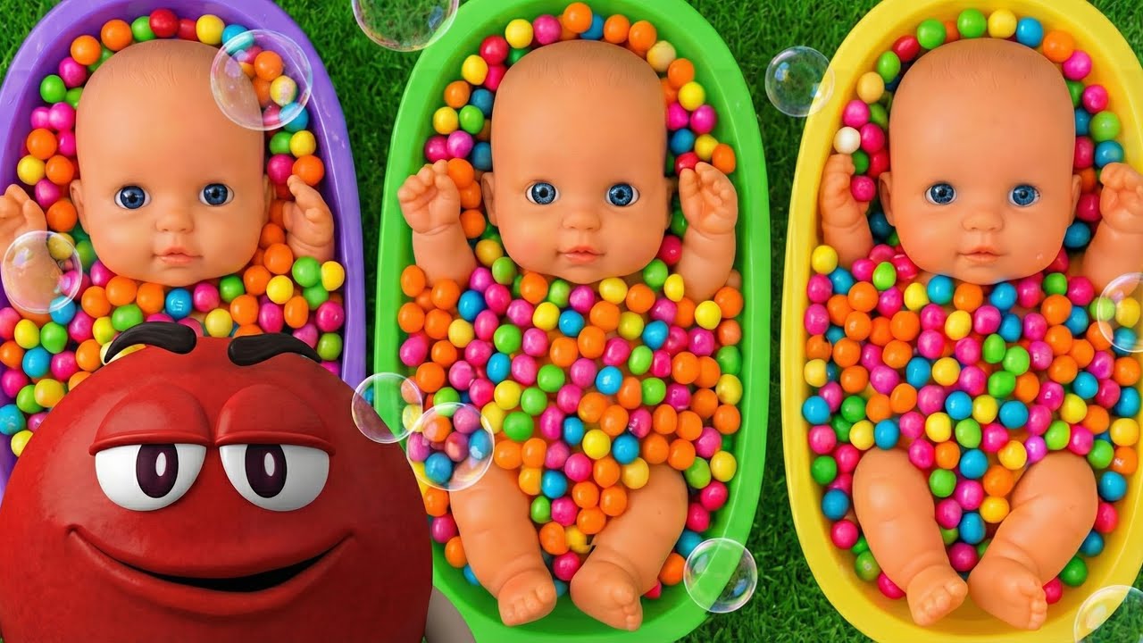 A slow, relaxing video with M&M’s candies in three-color bathtubs.