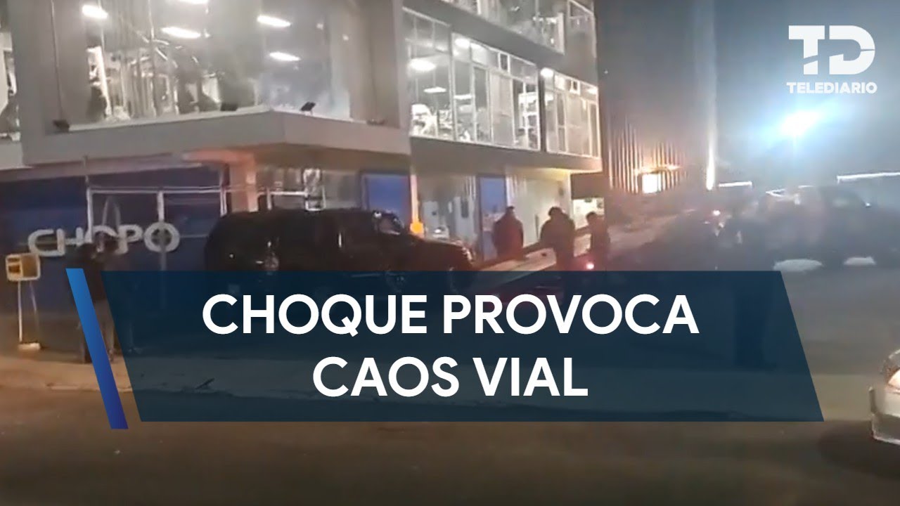 Choque entre ruta y camioneta provoca caos vial en la 24 Sur en Puebla