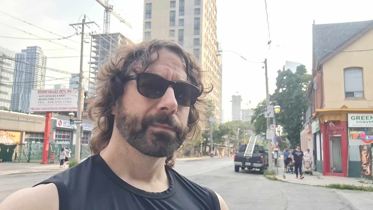Toronto LIVE: Exploring The Big, Bad City On Monday Funday Evening