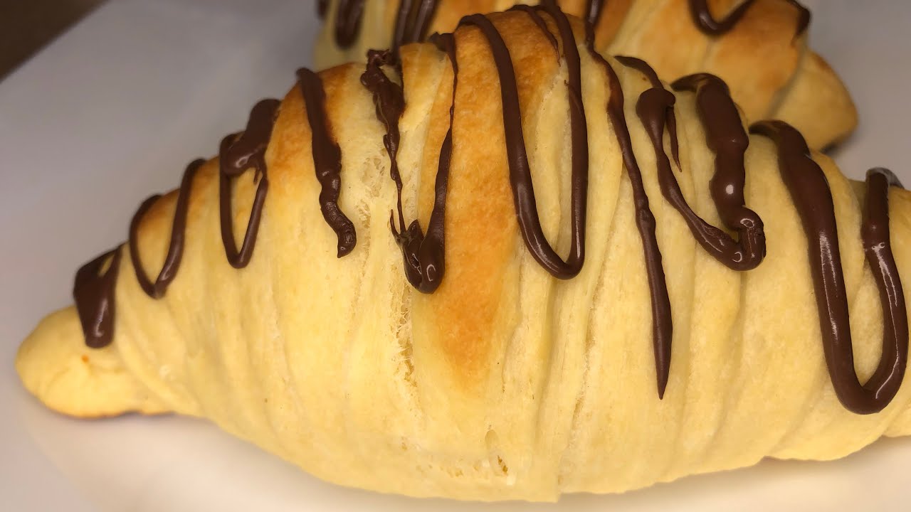 احلى و اسهل طريقة كرواسون 🥐 بدون تعب و بمقادير كلها فى البيت #قناة_هدى_شعبان