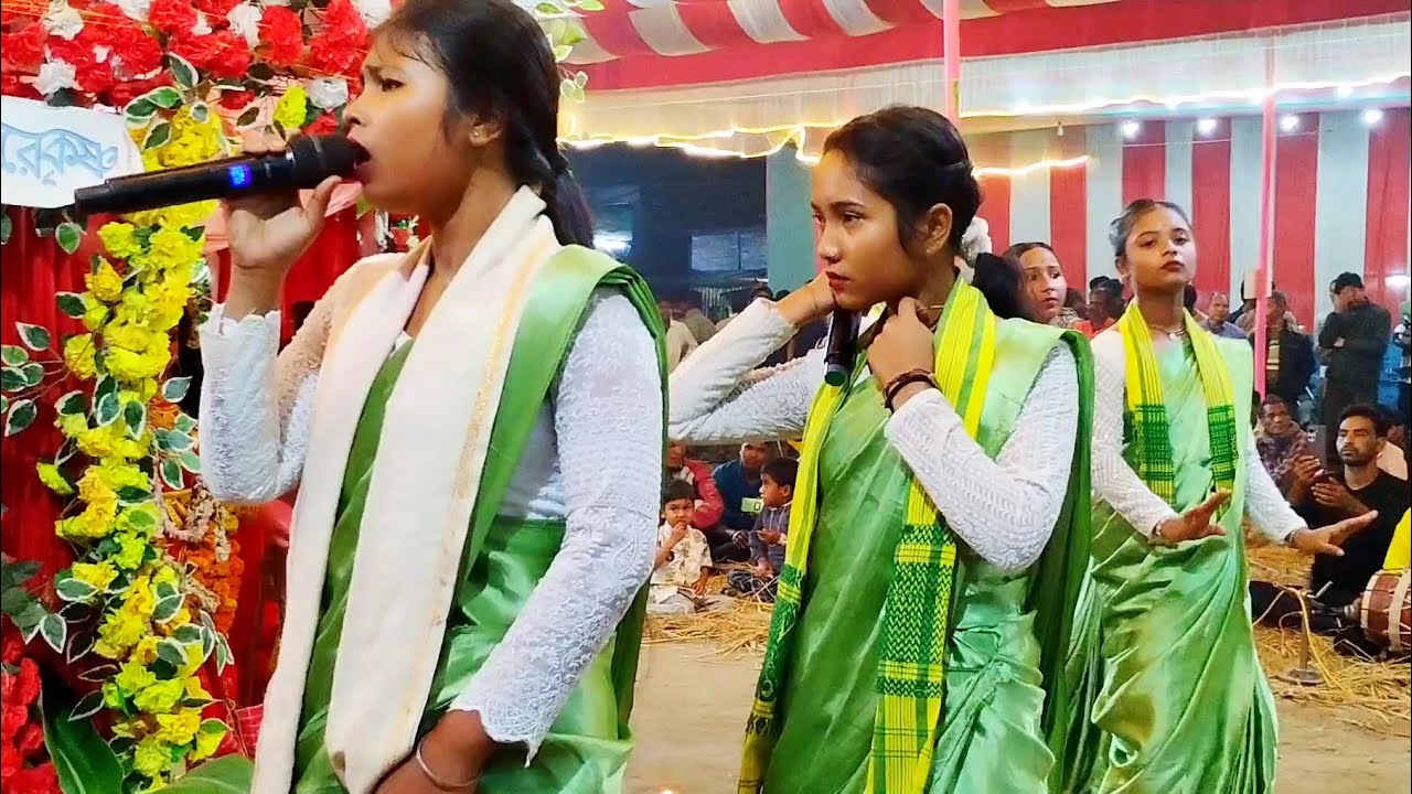নাচের গানের সুরে মধুর কৃষ্ণ নাম // মেনকা মাথায় দিল ঘোমটা // Modhur Hare Krishna Naam Kirtan