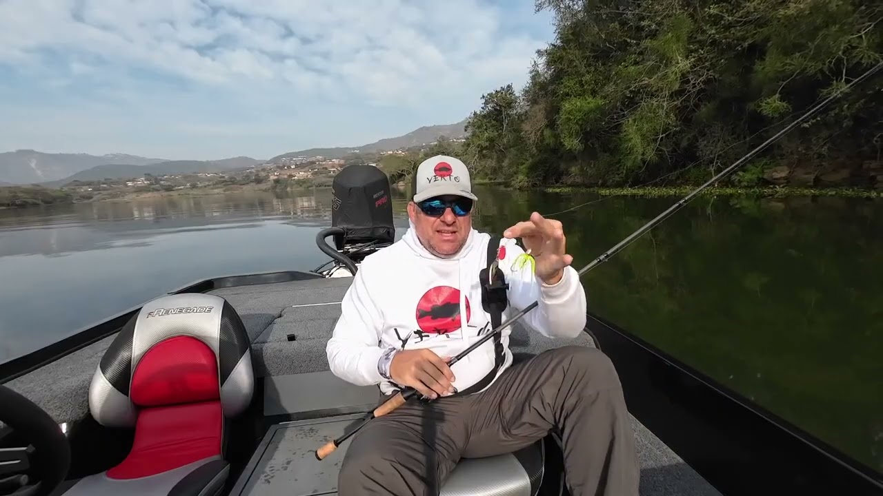 “2.4kg bass CRUSHES the spinnerbait 💥🎣One of the most explosive strikes you’ll see on video