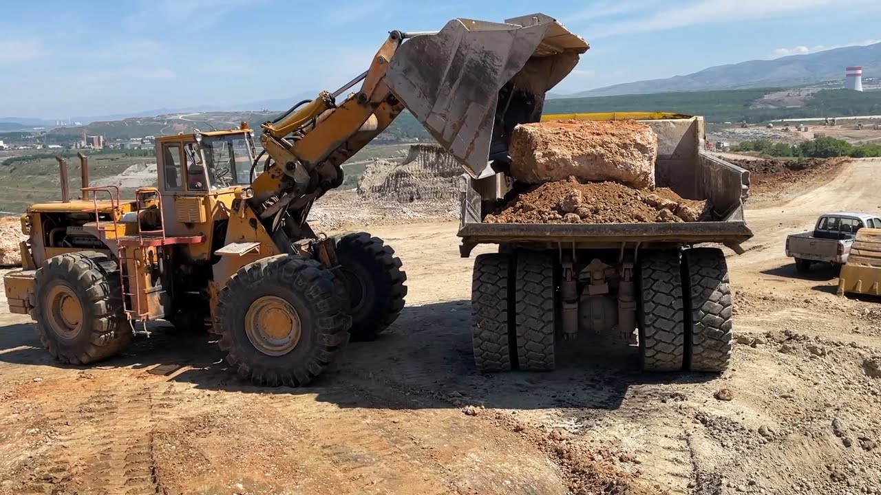 Caterpillar 992A Wheel Loader Loading Rocks On Terex Dumper - Ektor Epe